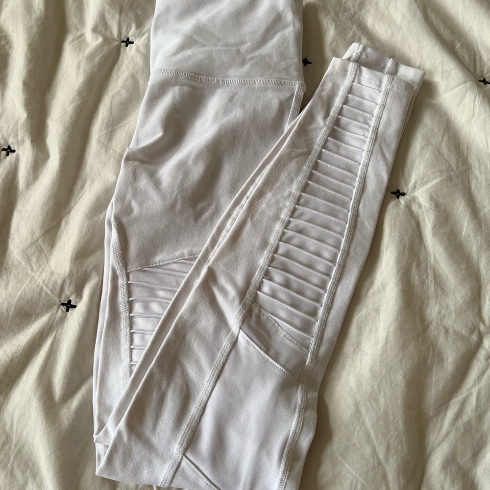 Alo Yoga high waisted Moro leggings